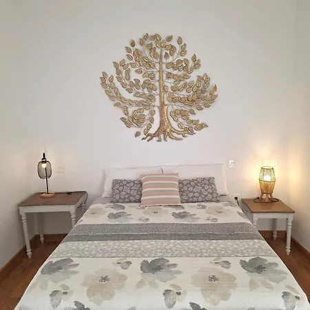 Alunita & Pirita - Peaceful Private With Garden, Terrace & Shared Kitchen 홈스테이