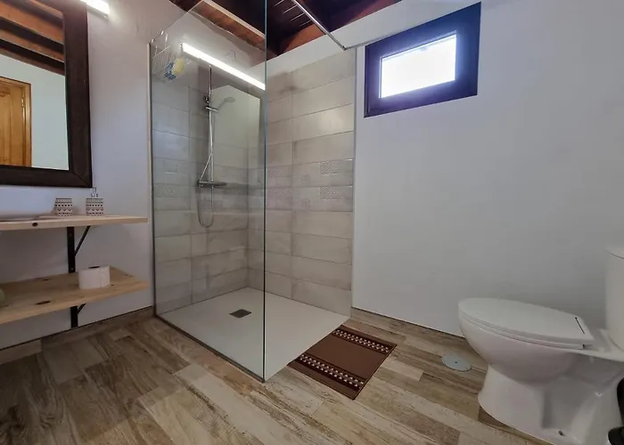 Δωμάτια σε οικογενειακή κατοικία Alunita & Pirita - Peaceful Private With Garden, Terrace & Shared Kitchen Nazaret