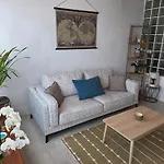 Kwatera prywatna Alunita & Pirita - Peaceful Private With Garden, Terrace & Shared Kitchen