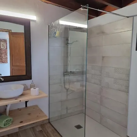 Alunita & Pirita - Peaceful Private With Garden, Terrace & Shared Kitchen Homestay