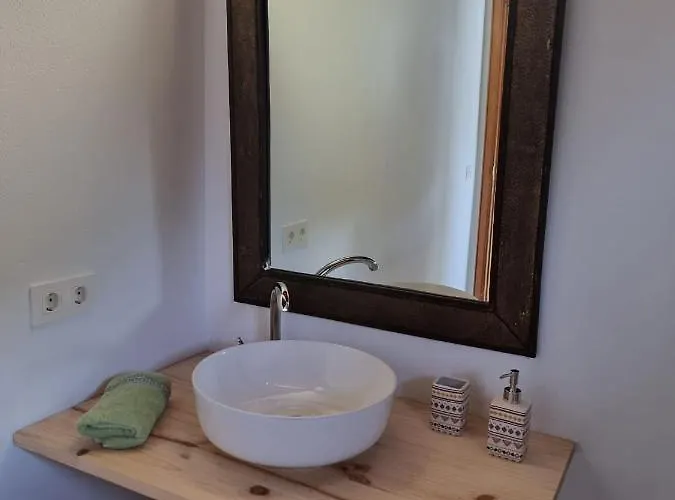 Alunita & Pirita - Peaceful Private With Garden, Terrace & Shared Kitchen בית אירוח