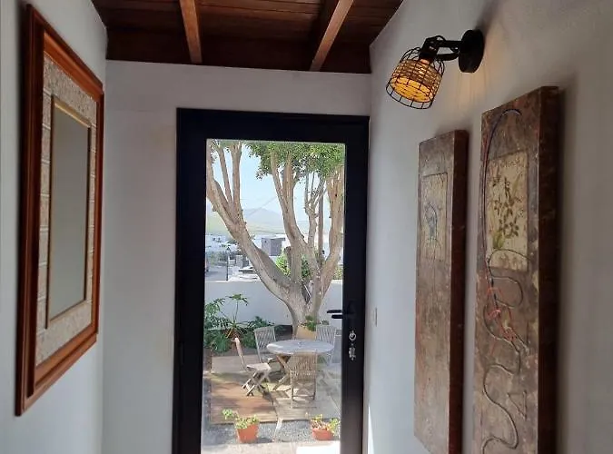 Alunita & Pirita - Peaceful Private With Garden, Terrace & Shared Kitchen Habitación en casa particular *