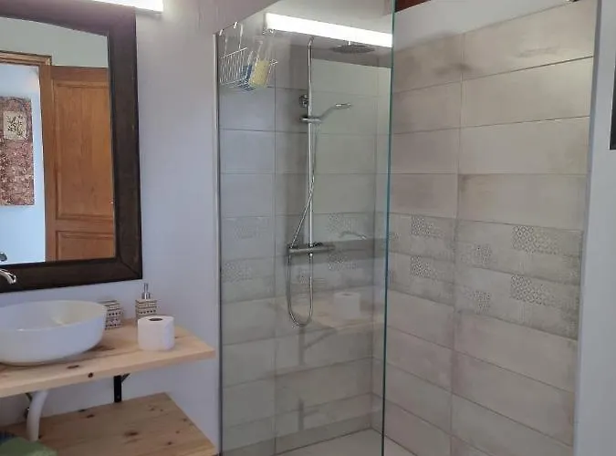 Alunita & Pirita - Peaceful Private With Garden, Terrace & Shared Kitchen Habitación en casa particular